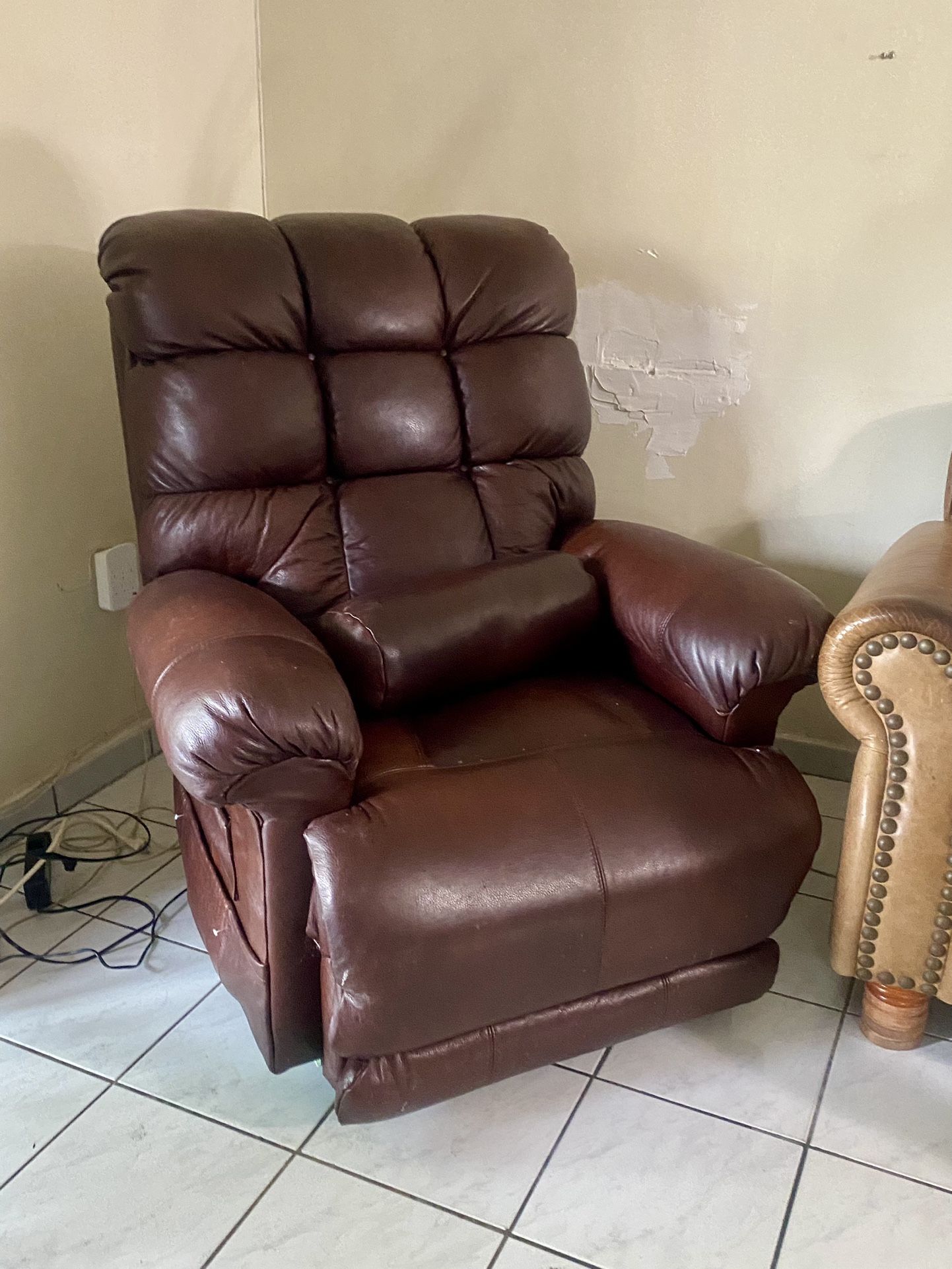 Great Leather Recliner In Good Condition 