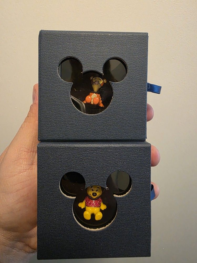Walt Disney World Tigger & Pooh Bear Schwarzki crystal Figurine