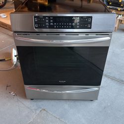 Frigidaire Gallery Induction Oven With Built In Air Fry 