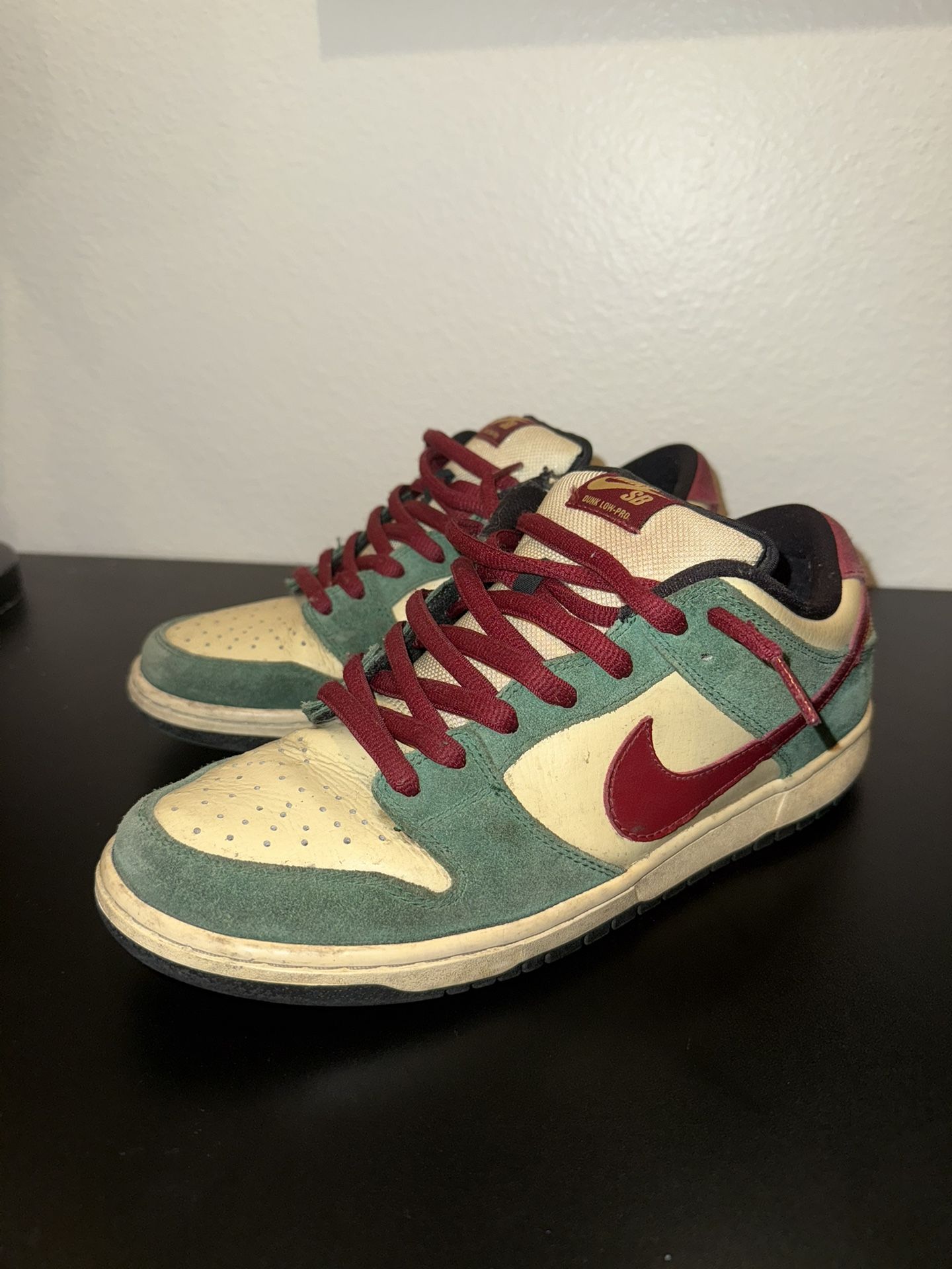Size 9 - Nike Dunk Pro SB Low Vegas Gold