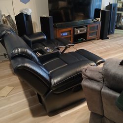 Recliner love seat like new used .