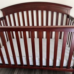 Baby To Toddler Crib And Changing Table