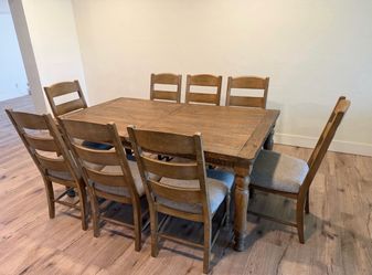 Dining table 8 chairs & removable leaf