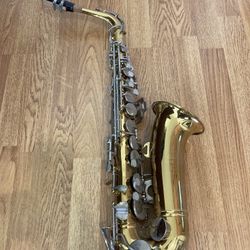 KING CLEVELAND  SAXOPHONE 