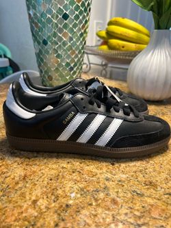 Adidas samba brand new original shoe bk/white  no box size 6.5 lady