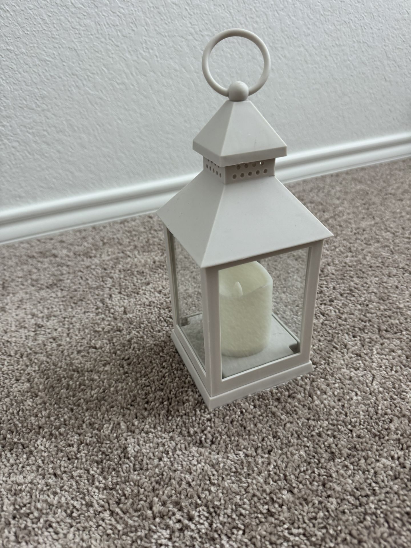 12 White lanterns