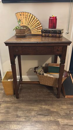 Wood sewing table