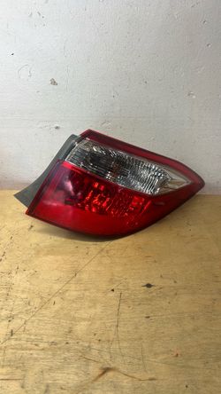 2014 2015 2016 Toyota Corolla passenger side taillight