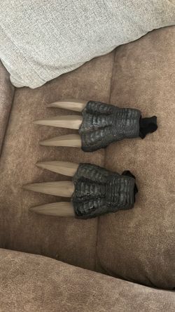 Dinosaur claws