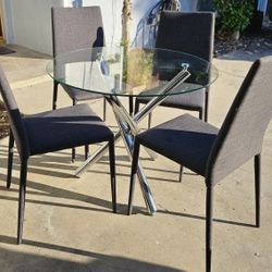Beautiful Dining Table Set 