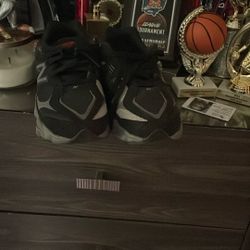 New Balance 9060 Slightly Used 