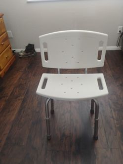 2 Shower chairs