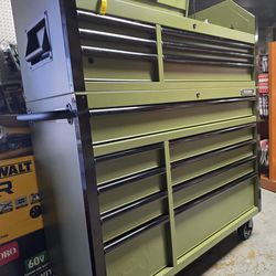 Husky
Heavy Duty 52 in. W 15-Drawer Matte Army Green Rolling Tool Chest Combo