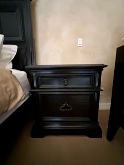Set of 2 Nightstands – Great Condition