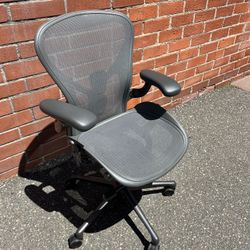 Herman Miller 2 Aeron B. 1 Embody 
