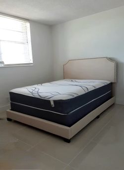 NEW QUEEN-SIZE MATTRESS AND BOX SPRING - 2PC