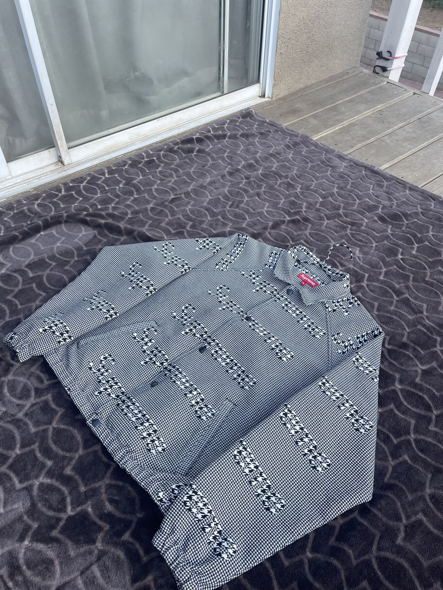 F/W2020 Supreme Houndstooth Logos Snap Front Jacket Size Large for 