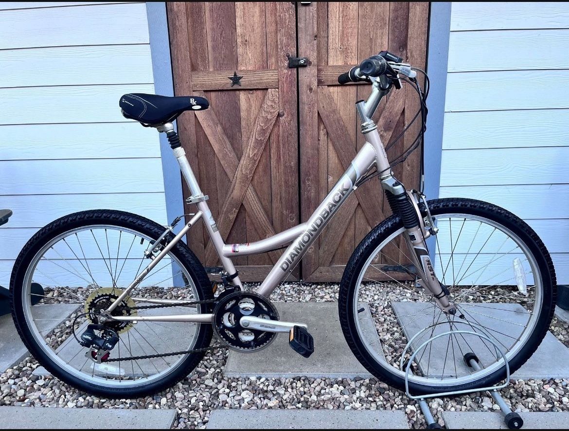 Diamondback Wildwood Hybrid Bike
