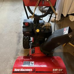 YARD MACHINES 8HP SNOW BLOWER 