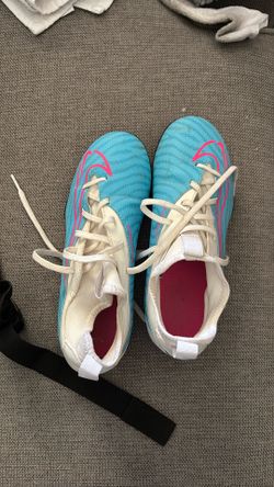 Nike Boys 4.5 cleats