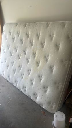 Free king and queen mattress with 1 box spring