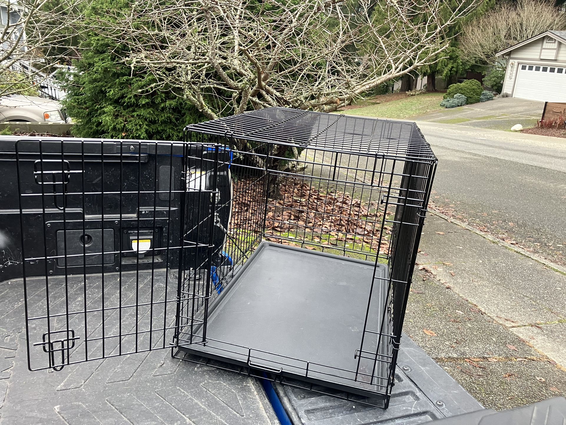 Large Medium Dog Kennel Crate Collapsible in Good Condition 36” L by W 22” H “24