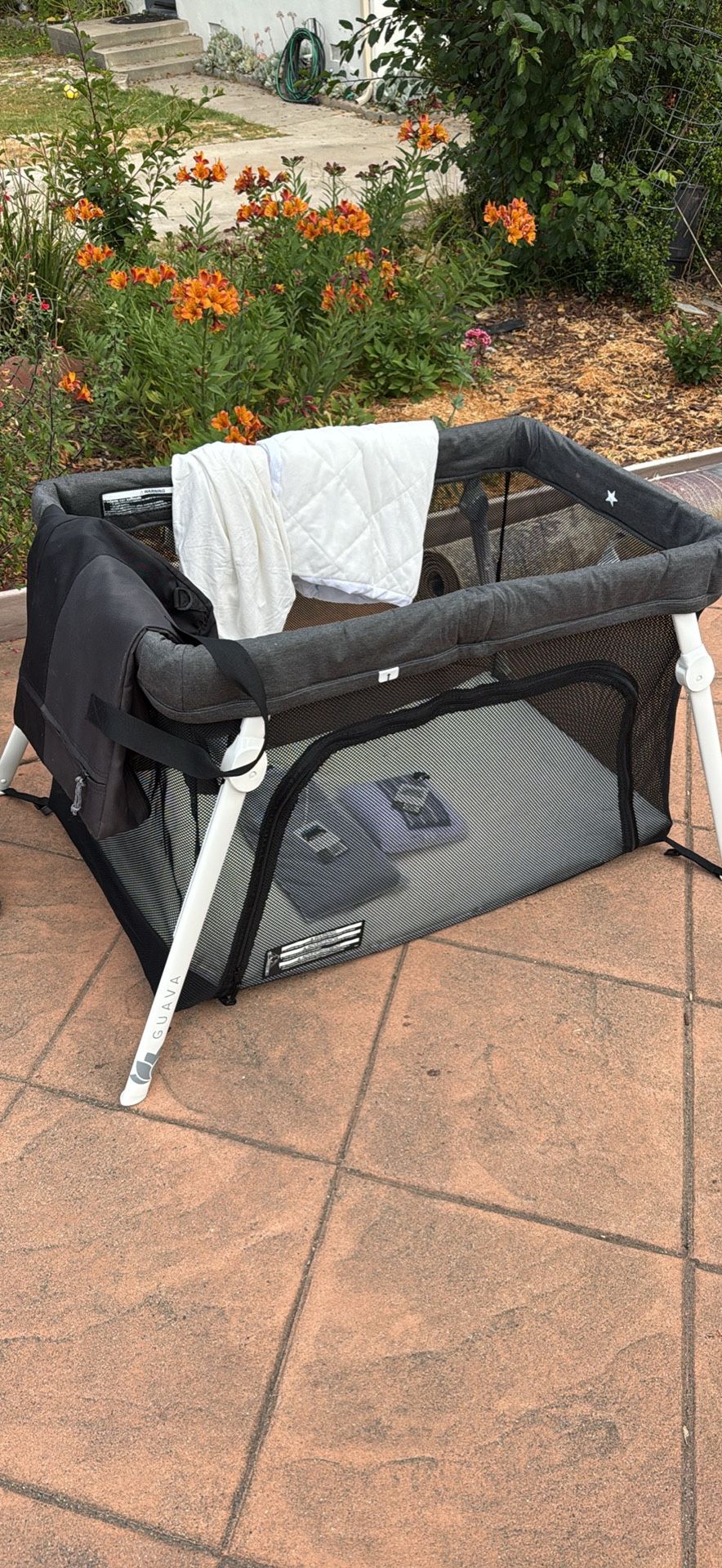 Guava Travel Crib