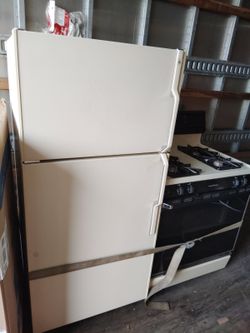Stove and refrigerator set