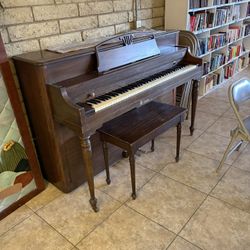 Betsy Ross Spinet / Lester