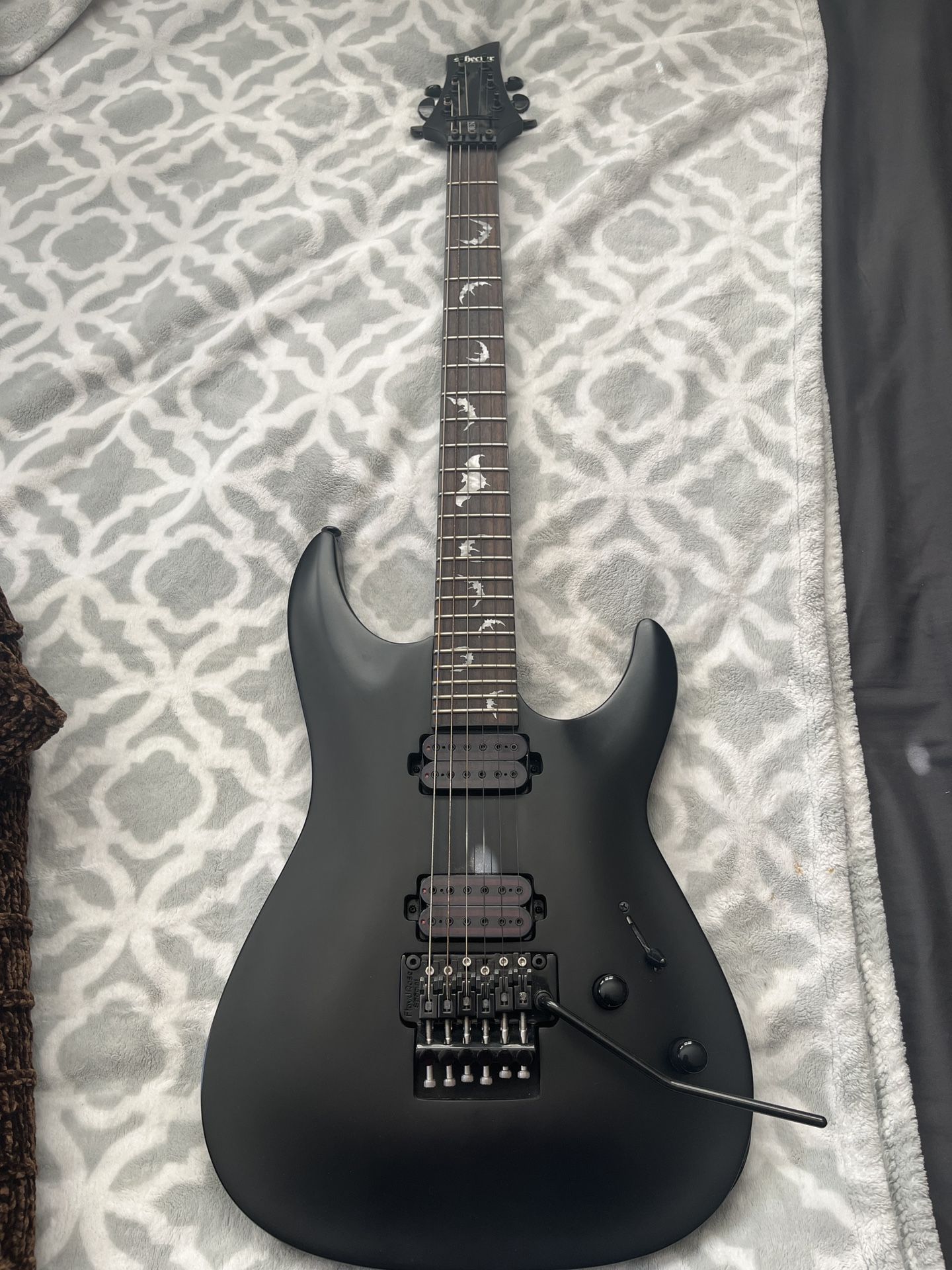 Shecter Damien 6, Six string electric guitar