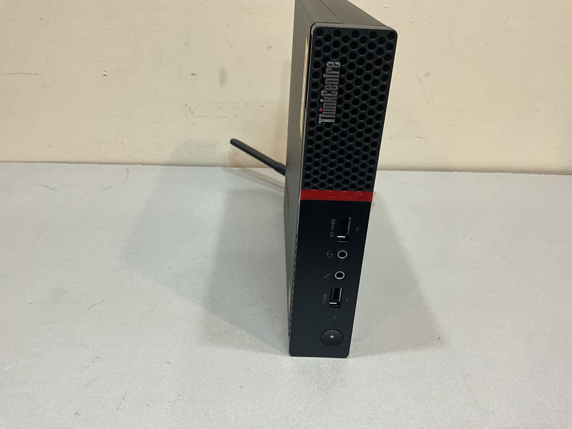Lenovo ThinkCentre M715q AMD Ryzen 5 2400GE 3.2Ghz 8 RAM 120GB SSD+500Win10Pro