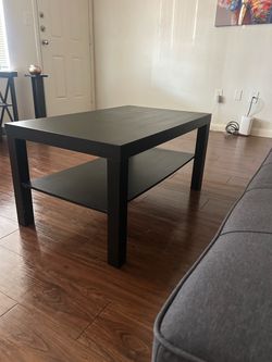 Black Coffee Table with Storage Shelf / Mesa de Centro Negra