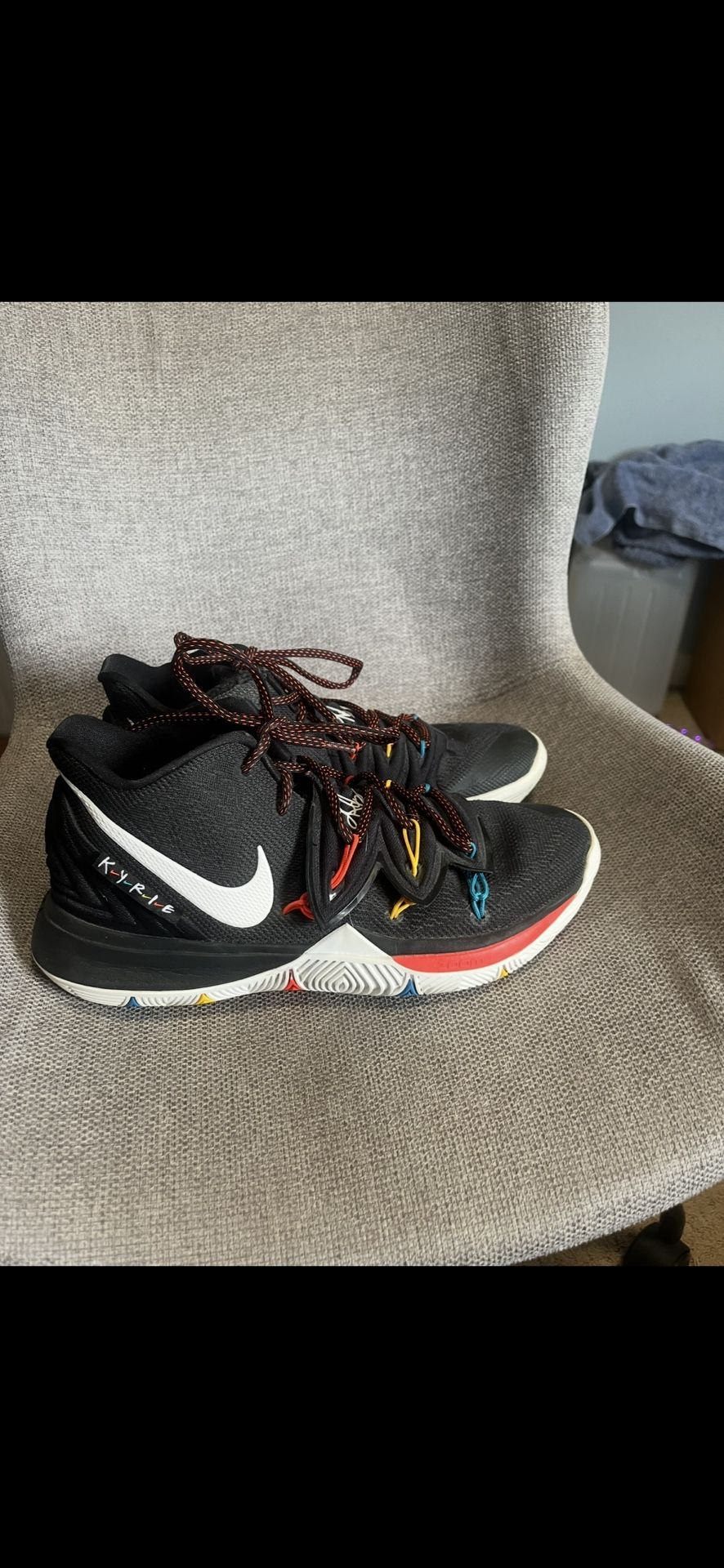 Kyrie 5 Friends Size 10.5 Men’s