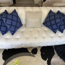 Tufted Sofa & Accent Chairs 