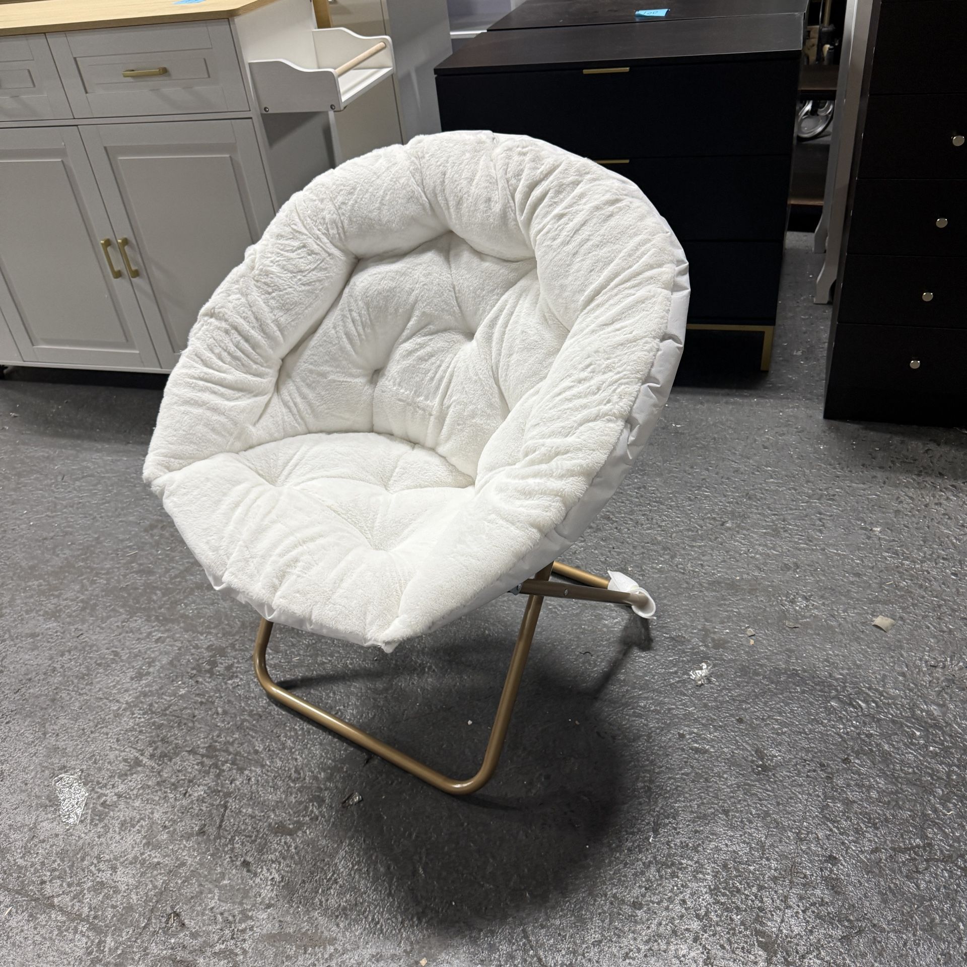 New in box Magshion Saucer Chair for Adults, Comfy Living Room Lounge Chair for Bedroom Corner, Dorm, Apartment, Faux Fur Fluffy Circle Accent Seat wi