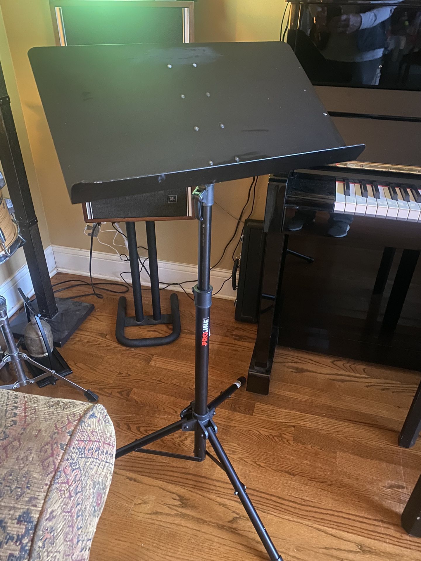 MUSIC STAND