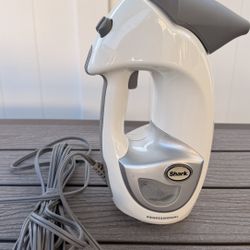 Selling professional clothes steamer Shark 