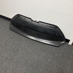 2017-2019 Toyota Corolla LE/CE/XLE  Front Lower Grille  2017-2019  53112-02730 OEM