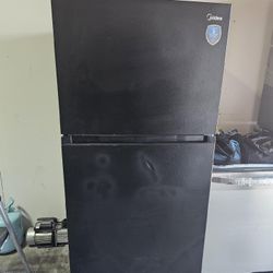 Midea Black Top Freezer