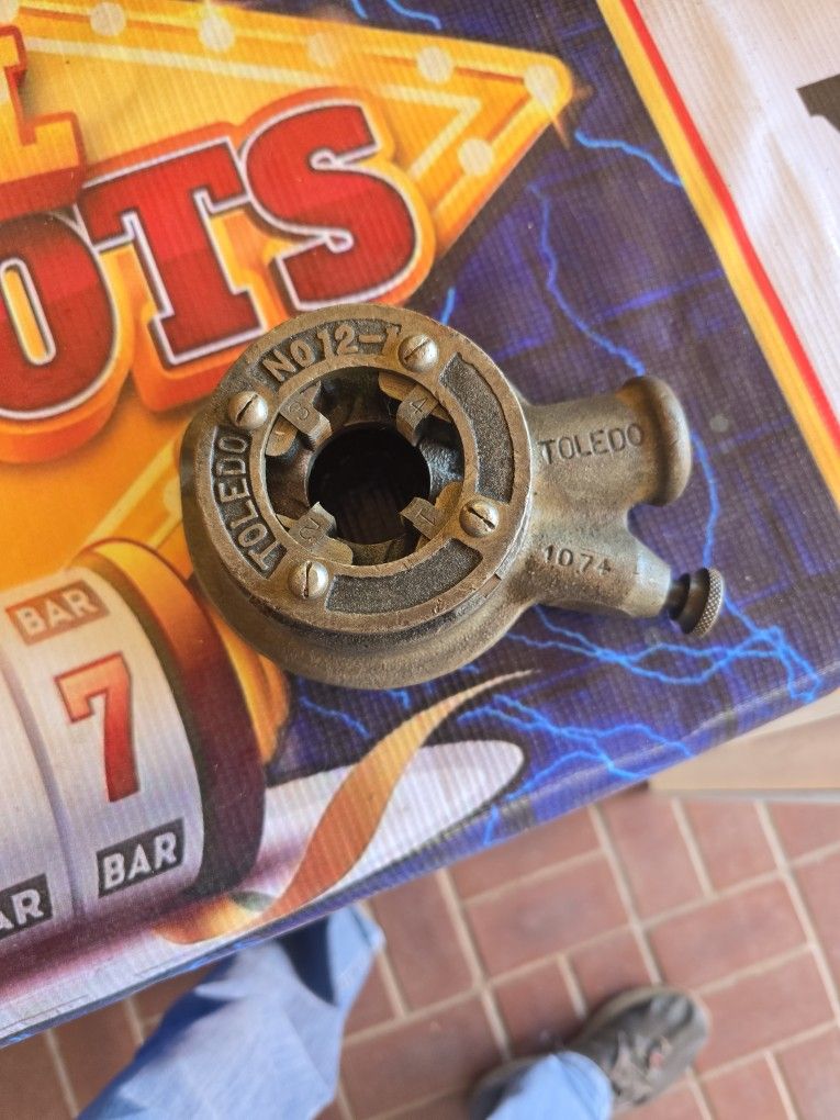 Toledo Tools #12 Pipe Threader W/12-1 Die