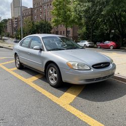 Ford Taurus 