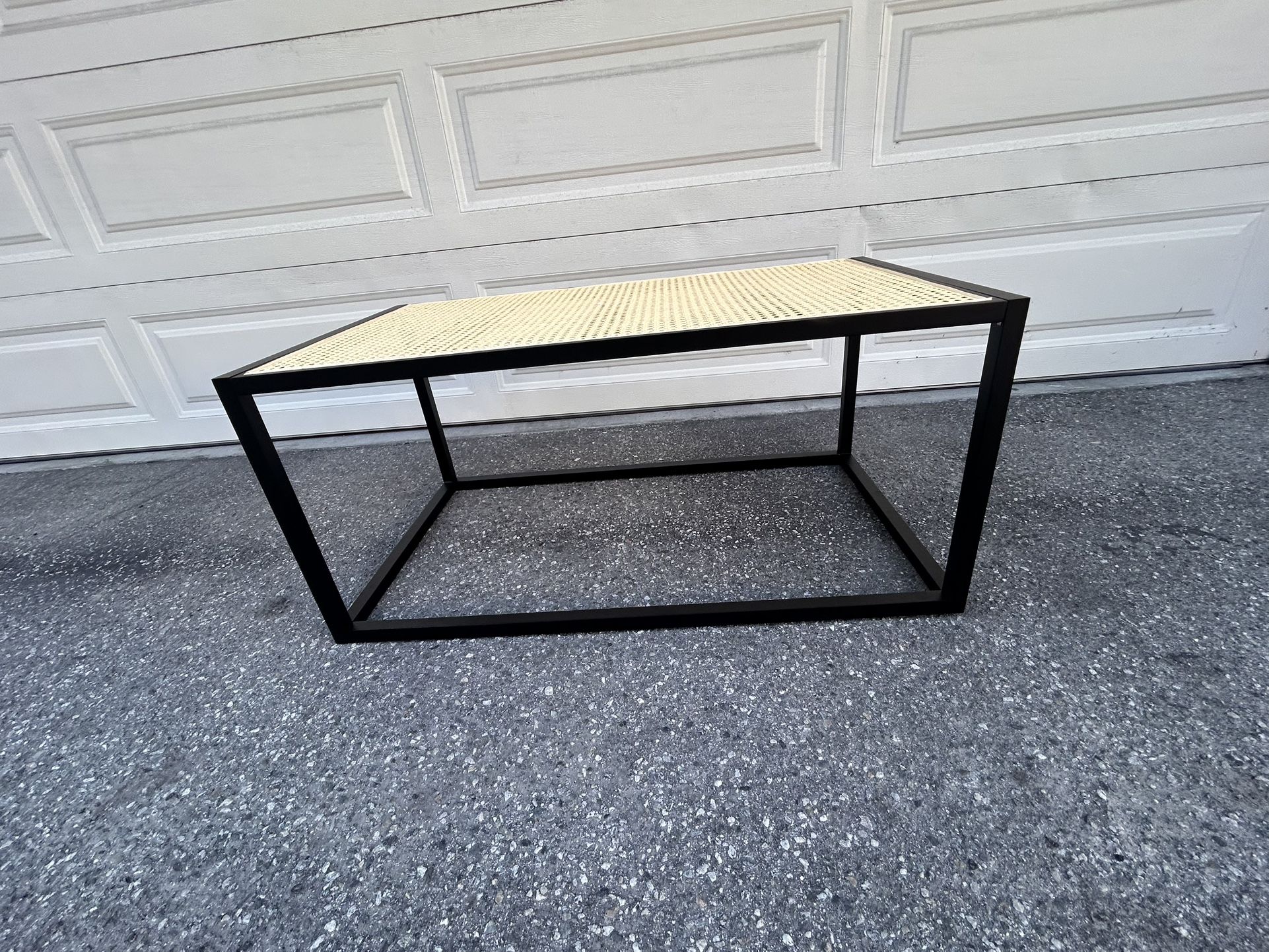 Coffee table /patio brand new in box W39.5 D21.75 H18”