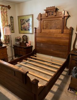 BEDROOM SET