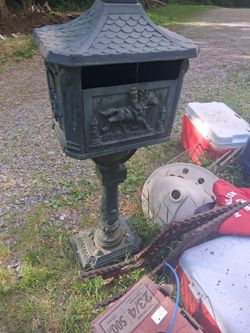 Free Iron Mailbox *pending Friday pick-up*