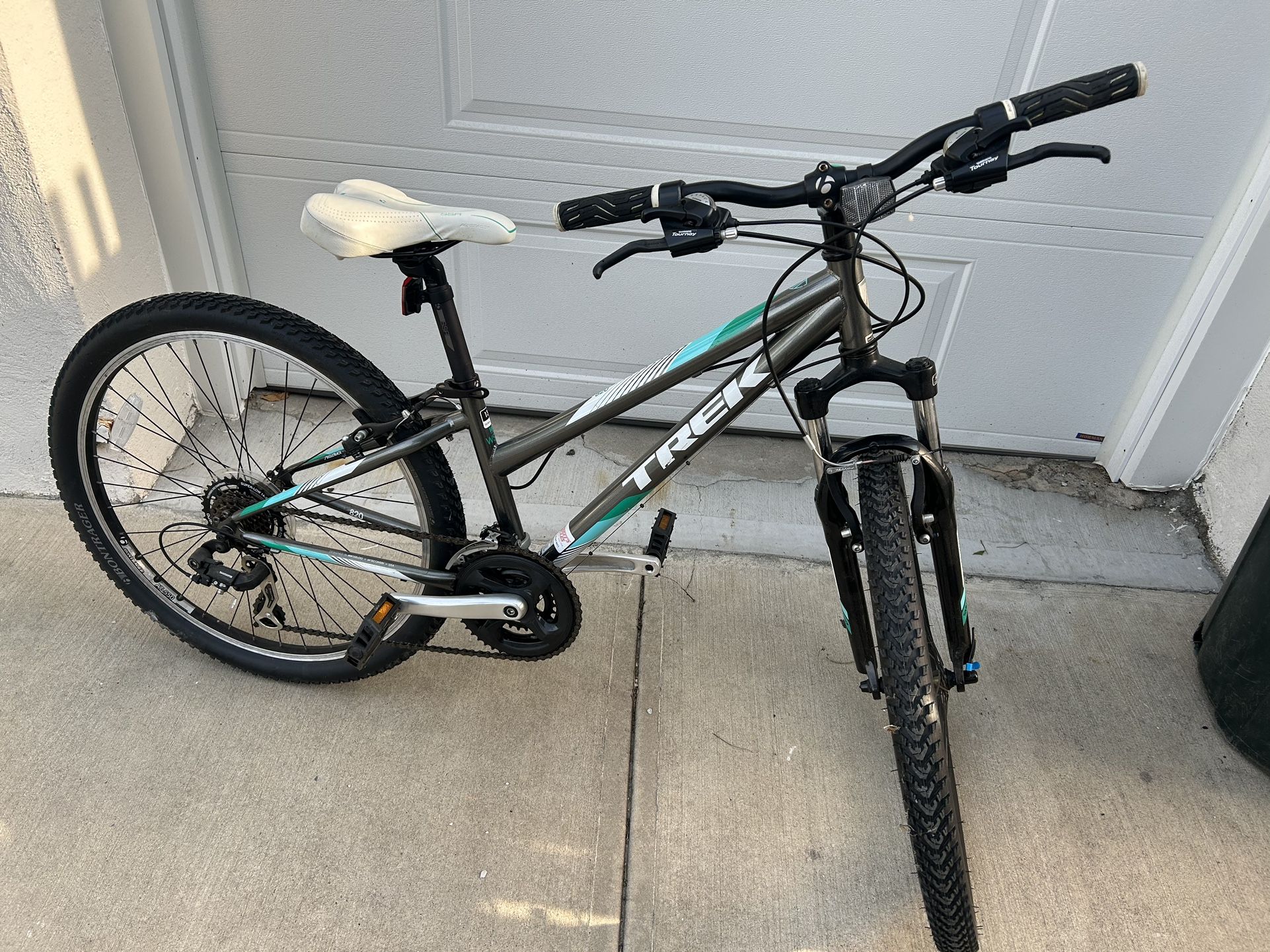 Trek 820 Mountain Bike – 33cm Frame - Great Condition