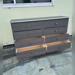 Dresser/ Eight drawers dresser