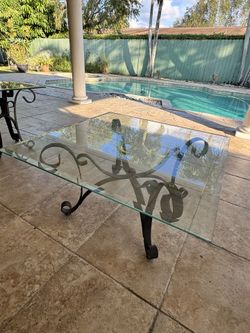 Sofa coffee table for sale (rectangle glass top)
