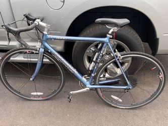 Cannondale R800 road bike