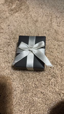 Vantage Gold Tone Wreath Brooch