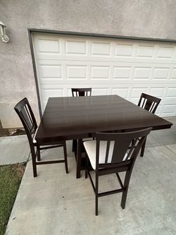 Dining table W 4 chairs